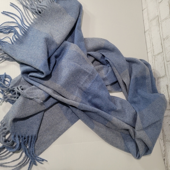 Warm & soft fringe scarf - Picture 2 of 9